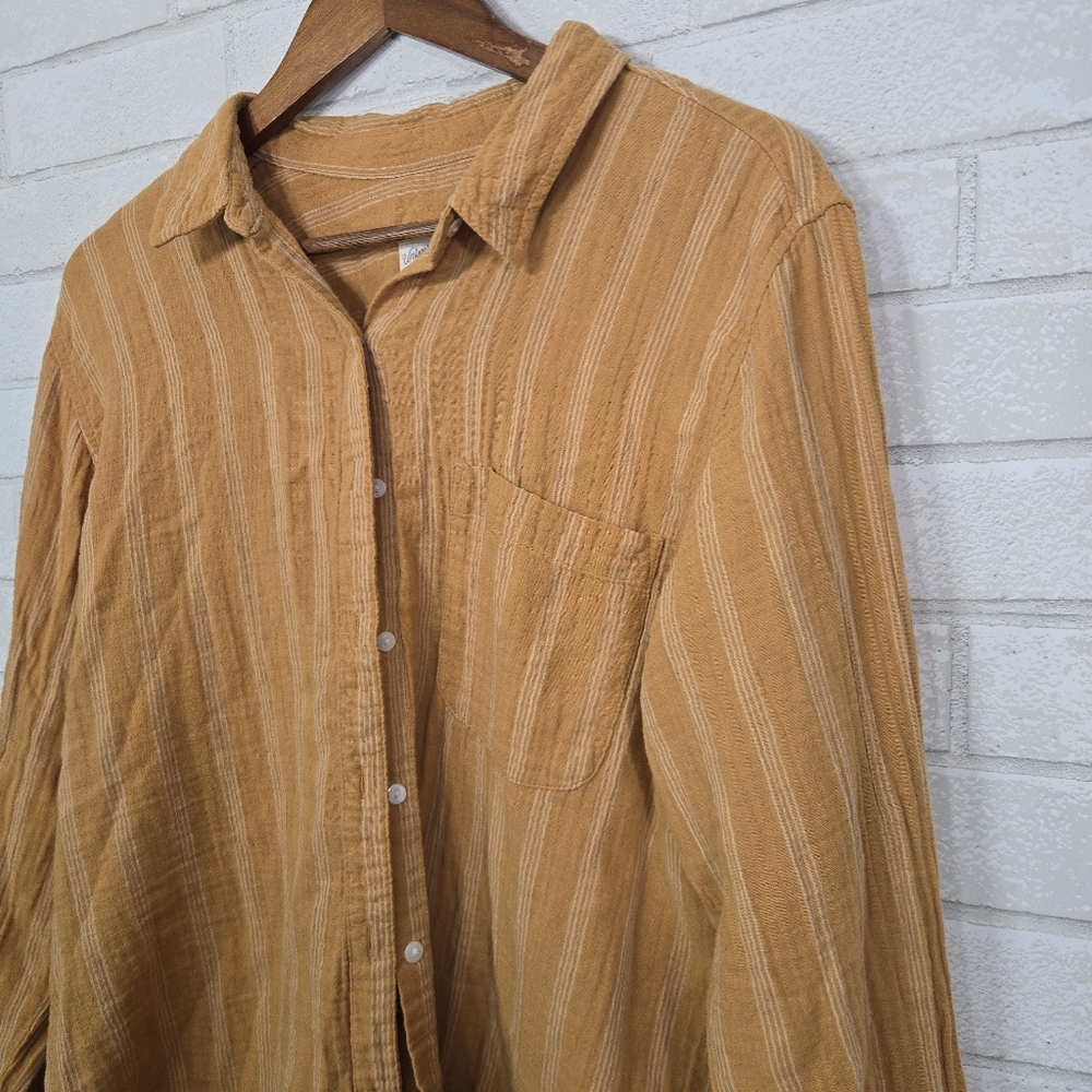 Universal Thread button down top - Picture 6 of 12